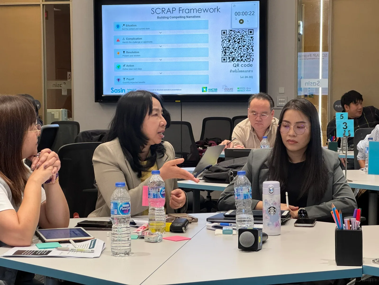 รศ.ดร.สมิทธิ์ บุญชุติมา บรรยายหลักสูตร Leadership Acceleration Program ธนาคารกรุงไทย — ภาพจากข่าวของศูนย์