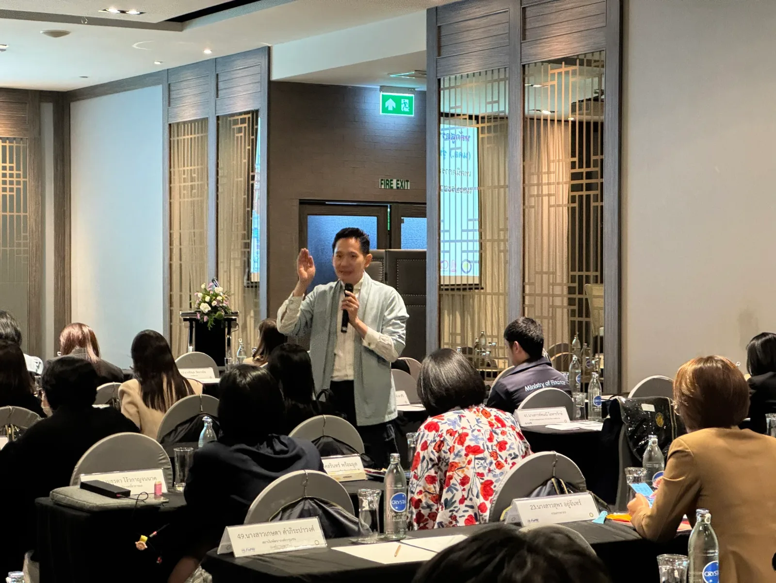รศ.ดร.สมิทธิ์ บุญชุติมา บรรยายพิเศษหลักสูตรนักการคลังมืออาชีพ รุ่นที่ 15 — ภาพจากข่าวของศูนย์