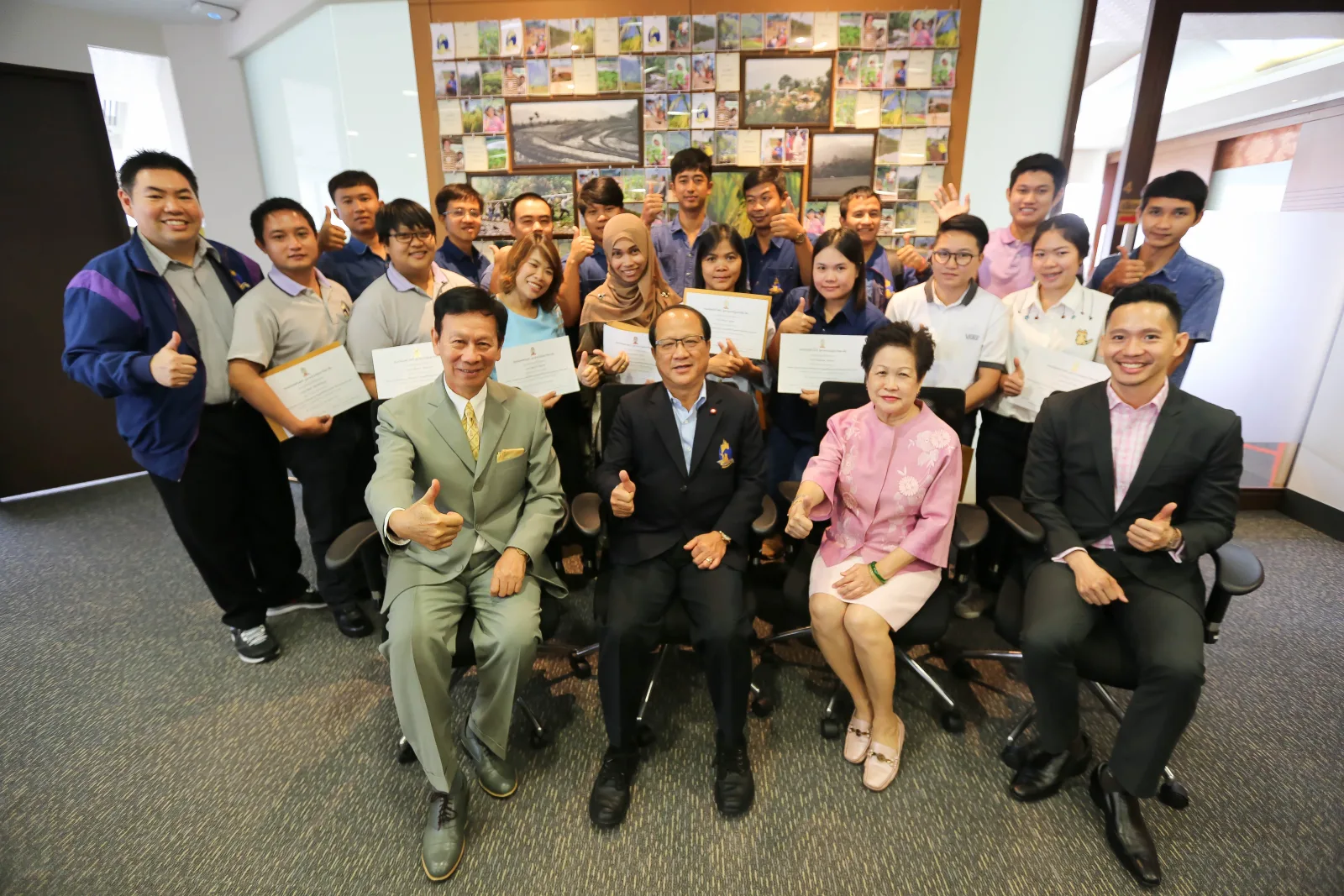 มูลนิธิปิดทองหลังพระ — ภาพจริงจากเว็บเดิม ComInnoCenter